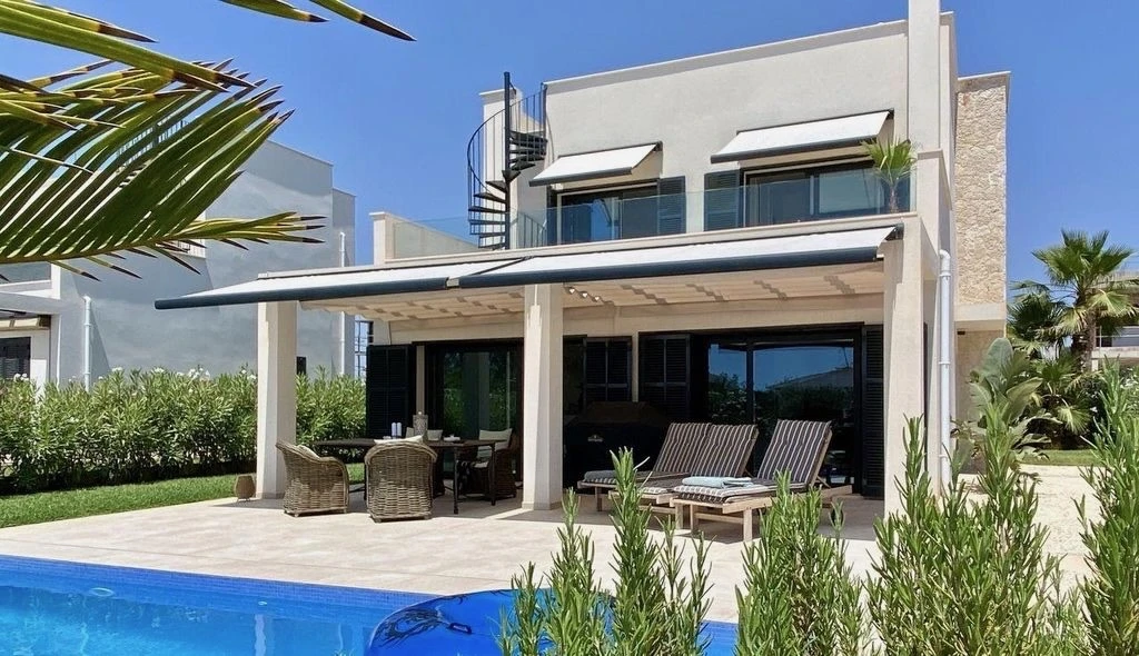 Poolside living · actual photograph