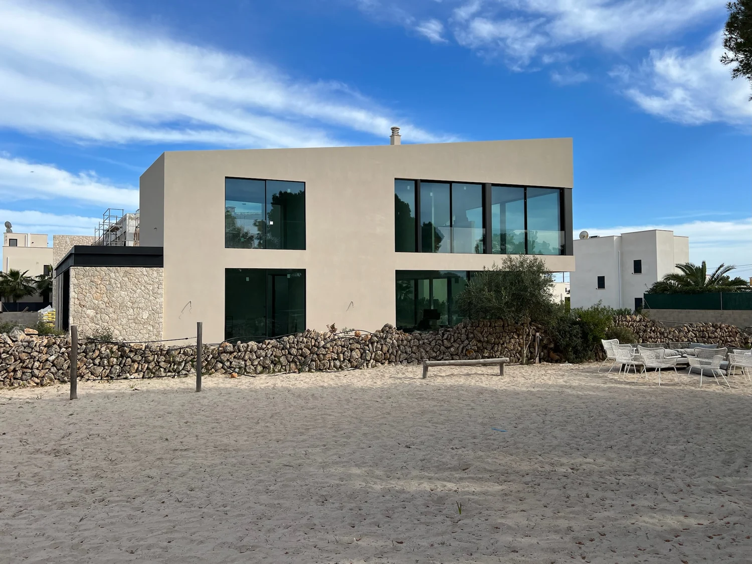 Mallorca · life beside the beach — Beach-facing architecture. Actual photograph from Hanno Strack’s earlier portfolio.