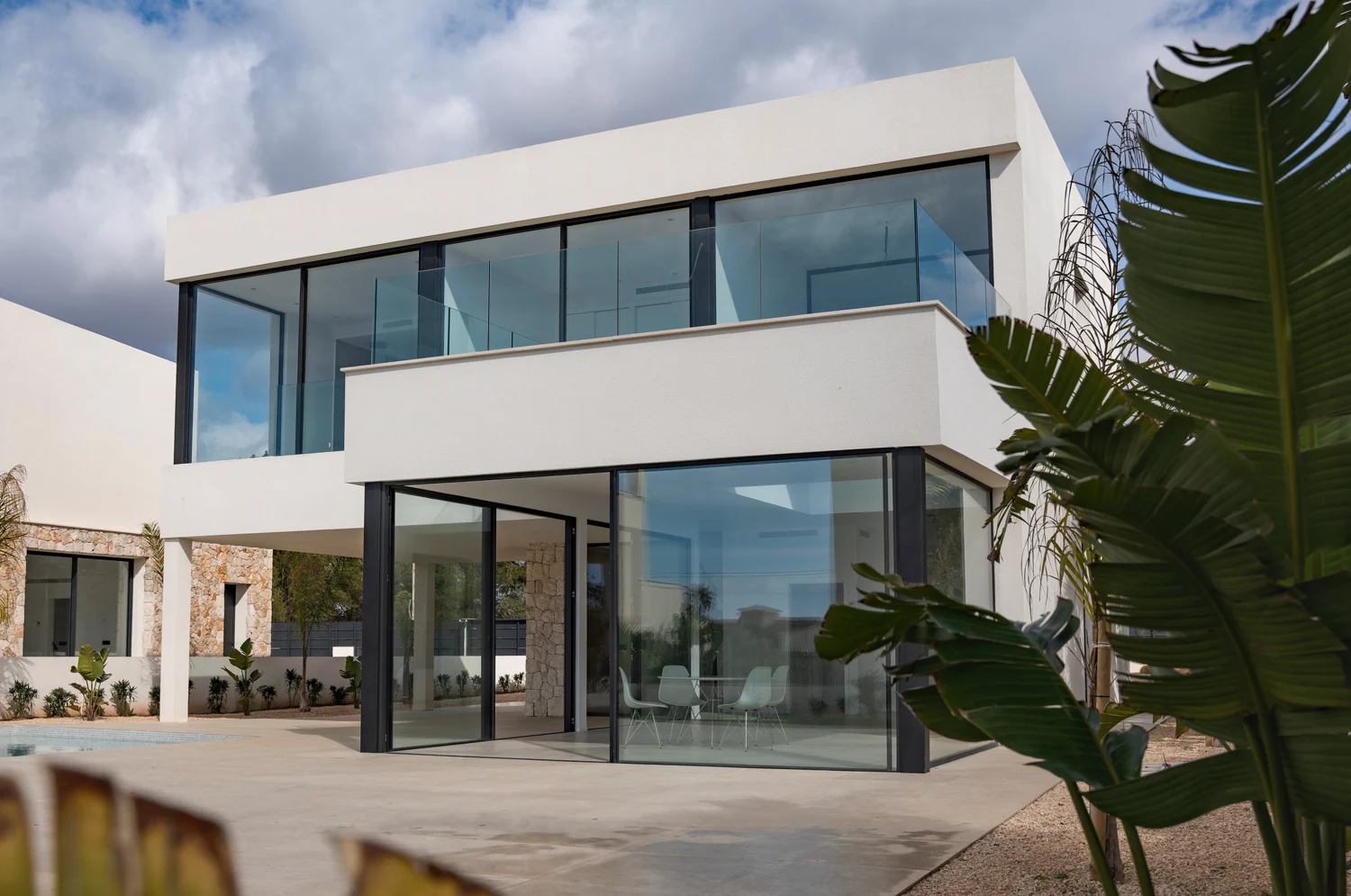 Mallorca · architecture in detail — Glass, natural stone and open living spaces. Actual photograph from Hanno Strack’s earlier portfolio.